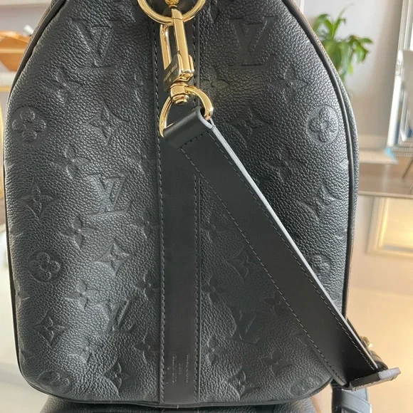 Louis Vuitton weekend bag. Out of stock online and in stores - Picture 3 of 10